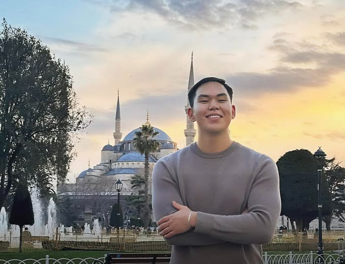 Хүчирхийллийн хэрэгт сэжиглэгдсэн залуу тэтгэлэгт хэрхэн тэнцсэн тухайгаа нийтэлж байжээ